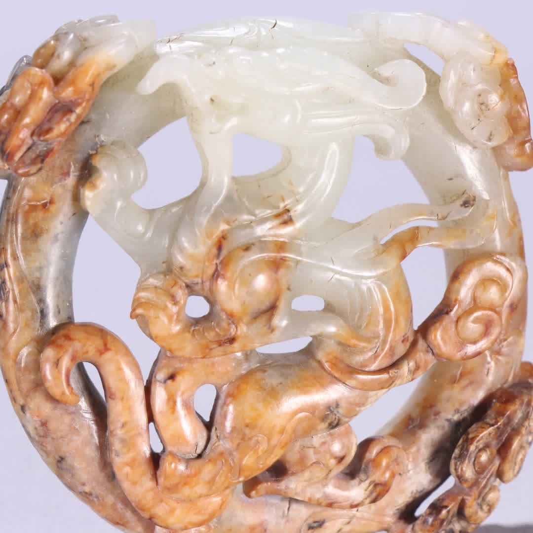 An ancient jade dragon pattern - 2