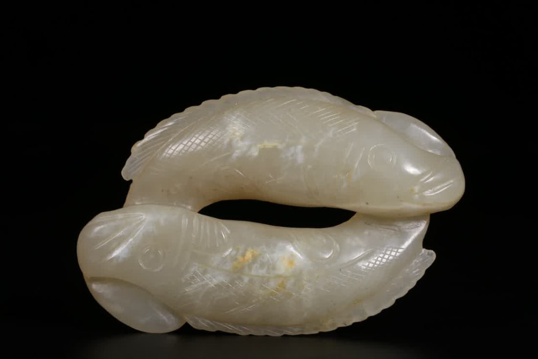 A piece of Qing Dynasty Hetian white jade Pisces handle: Qing Dynasty Hetian white jade Pisces handle SIZE: H:1cm L:6cm W:4cm W:27g (The Dimensions Of All Batches Are Manually Measured.If You Need More Detailed Information, Please Contact Our Customer