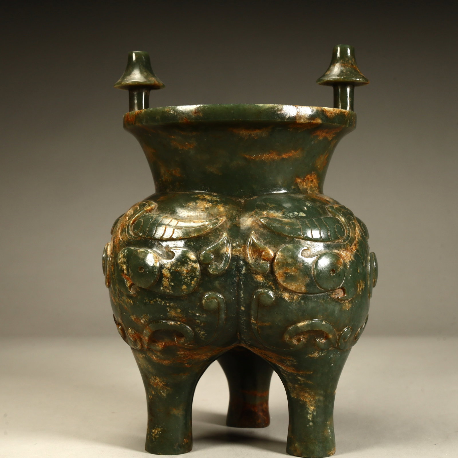A three-legged cauldron incense burner with an imitation of ancient jade beast face pattern: Qing imitation ancient jade beast face pattern three-legged tripod incense burner SIZE: H:18cm L:12cm W:12cm W:1184g (The Dimensions Of All Batches Are Manually Measured.If You Need More Detailed Info