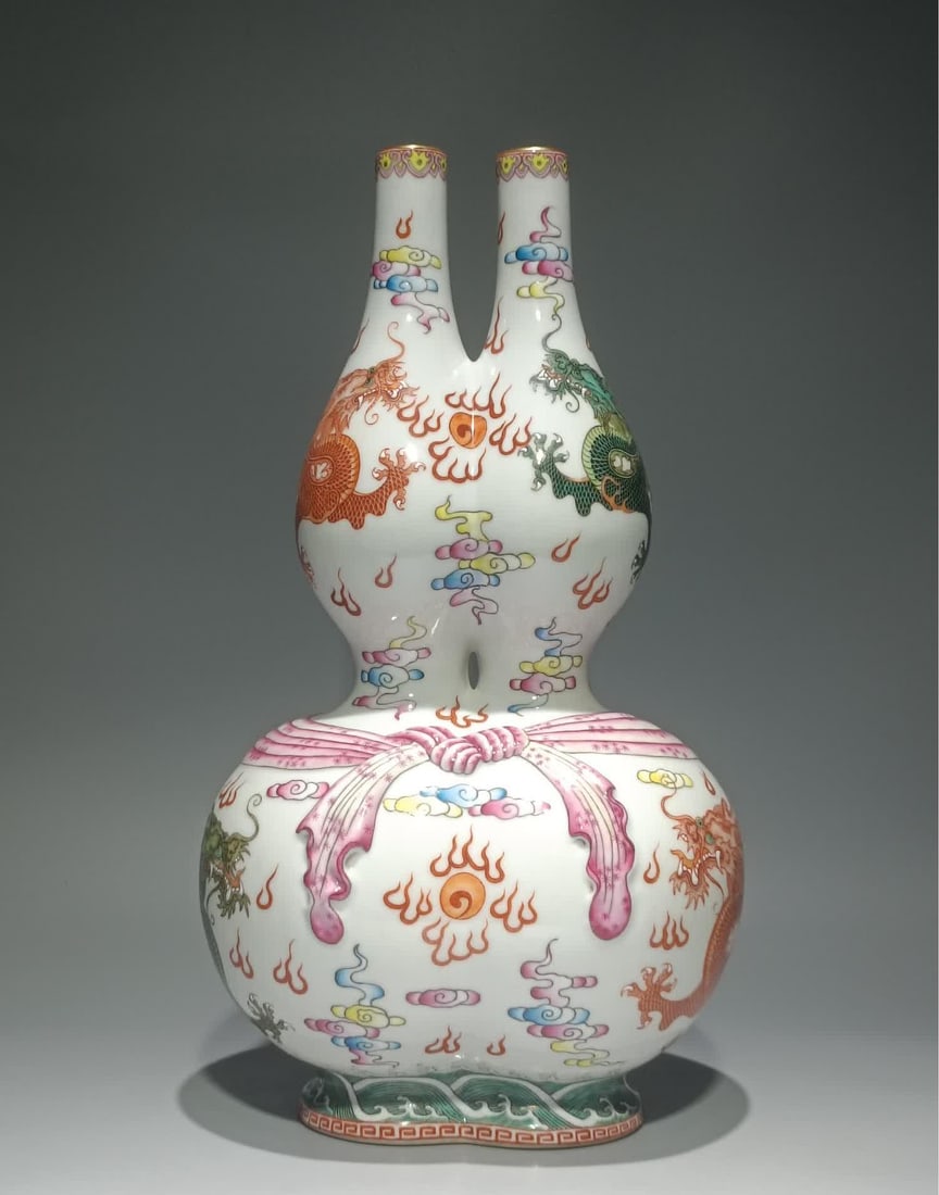 A Qing Qianlong model pastel dragon cloud sea pattern ribbon double gourd bottle: Qing Qianlong model pastel dragon cloud sea pattern ribbon double gourd bottle SIZE: H:36cm W:19.5cm (The Dimensions Of All Batches Are Manually Measured.If You Need More Detailed Information, Please