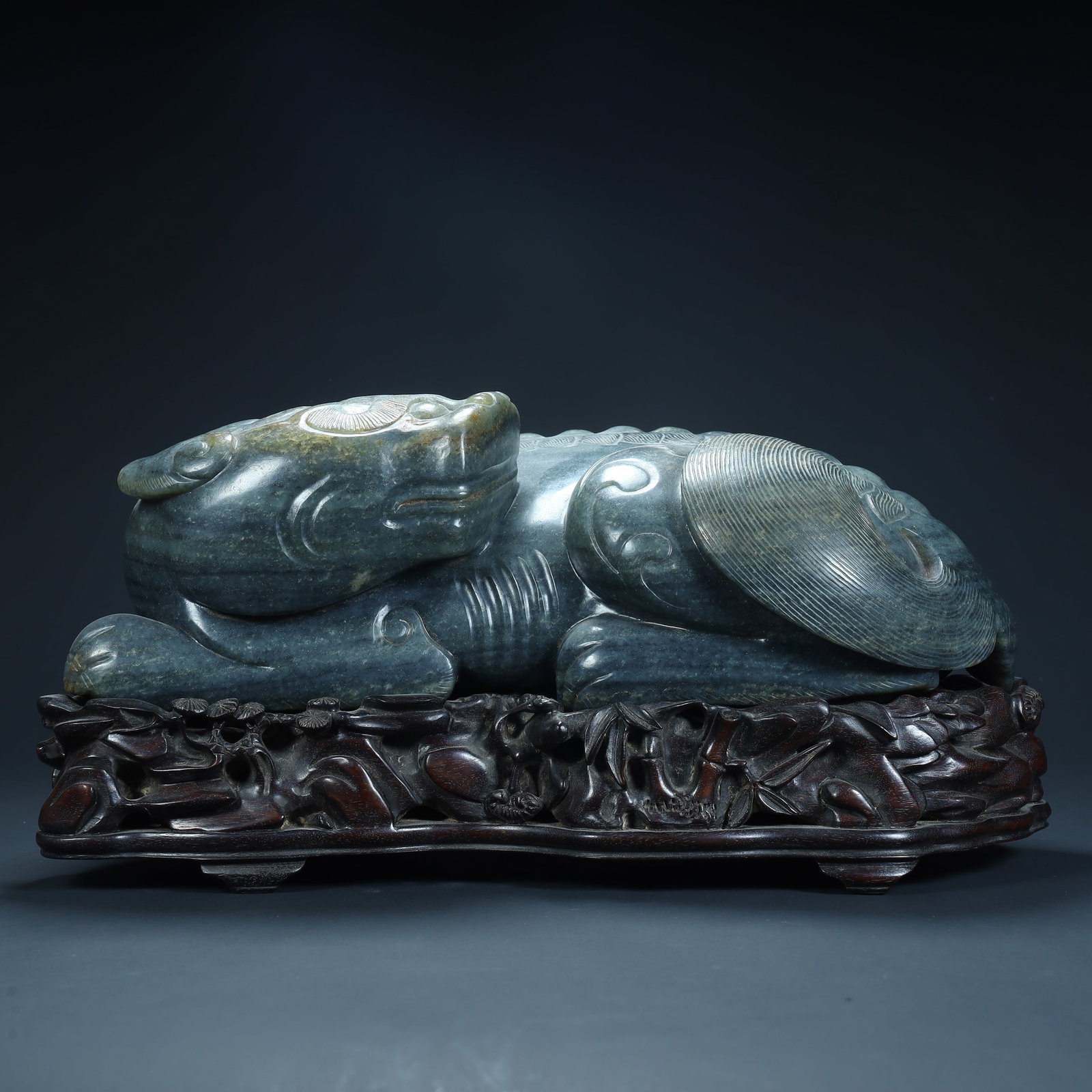 A Qing Dynasty jasper beast ornament: Qing Dynasty jasper beast ornament SIZE: H:10cm L:33cm W:19cm W:1012g (The Dimensions Of All Batches Are Manually Measured.If You Need More Detailed Information, Please Contact Our Customer Service Be