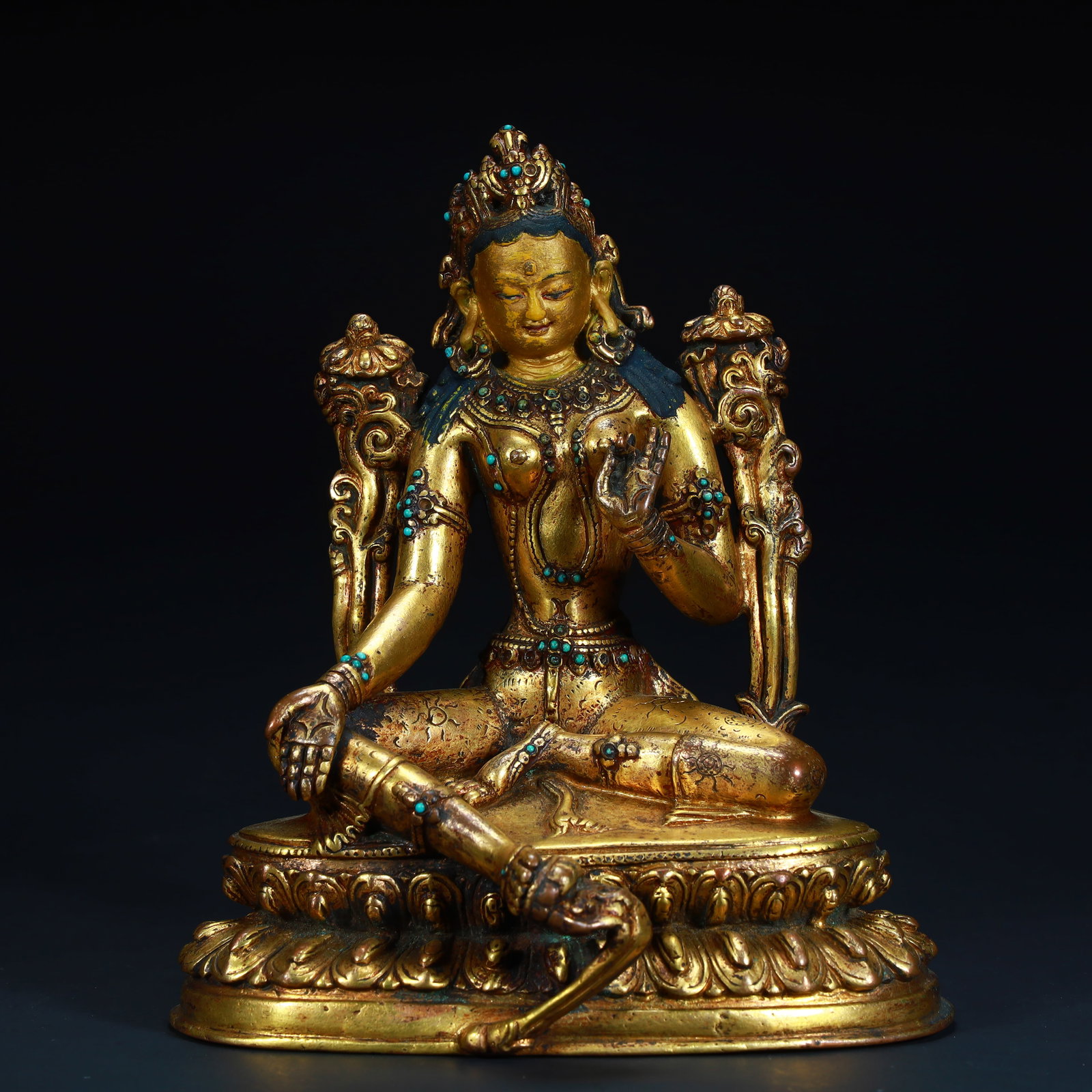 A Qing Dynasty bronze gilt green Tara statue: Qing Dynasty copper gilt green Tara statue SIZE: H:17.5cm L:14.5cm W:12cm W:1.8kg (The Dimensions Of All Batches Are Manually Measured.If You Need More Detailed Information, Please Contact Our Custome