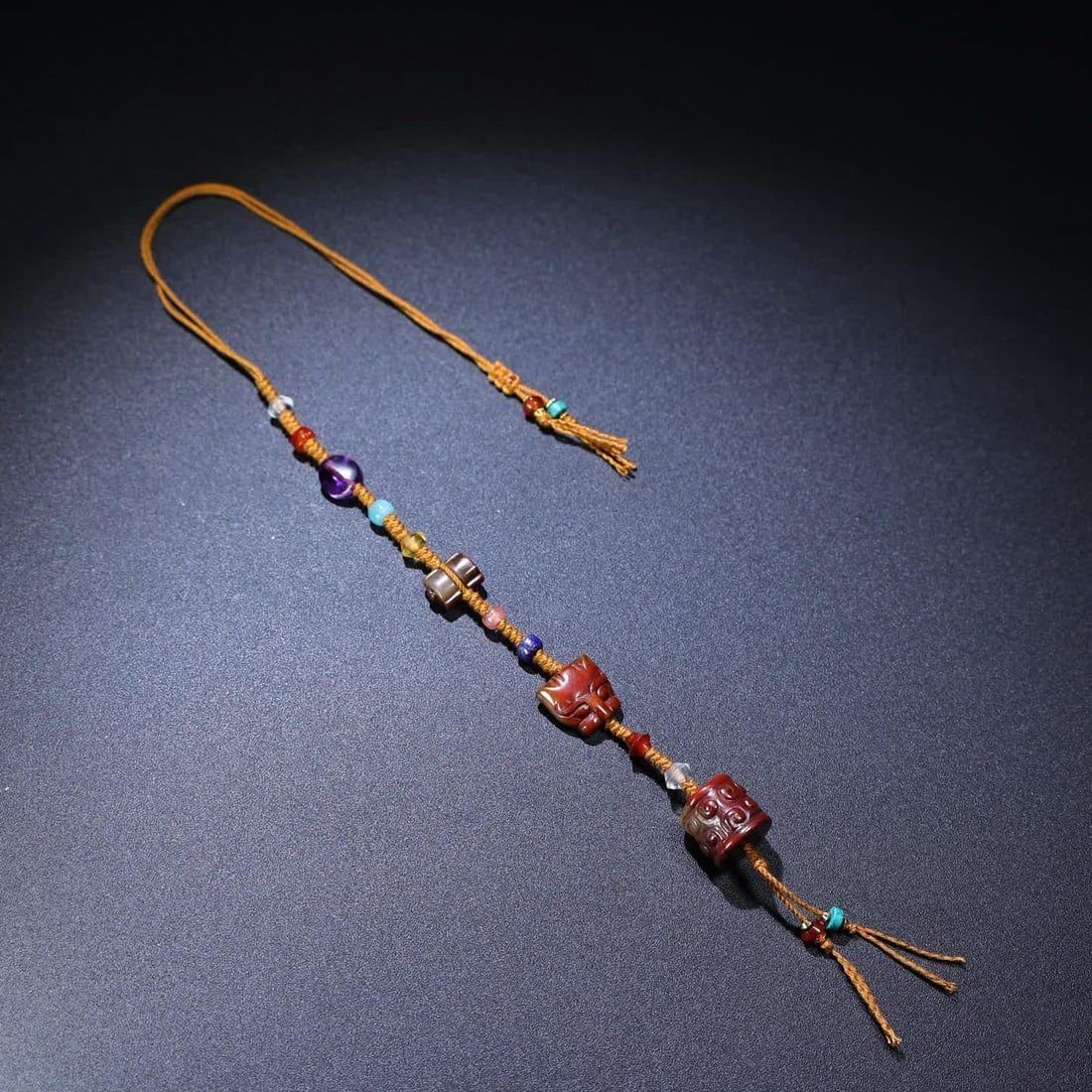 A Han Dynasty Warring States red charm: Han Dynasty Warring States Red Charm SIZE: Diameter 18x19mm Total W: 30g (The Dimensions Of All Batches Are Manually Measured.If You Need More Detailed Information, Please Contact Our Customer Service