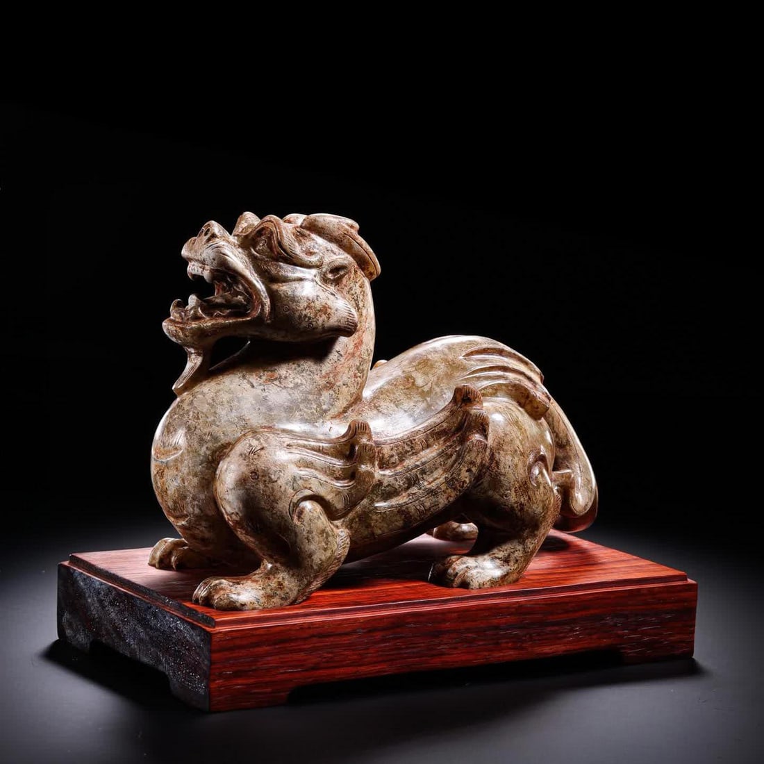 A Han Dynasty jade beast: Han Dynasty jade beast SIZE: H:10cm W:15cm W:900g (The Dimensions Of All Batches Are Manually Measured.If You Need More Detailed Information, Please Contact Our Customer Service Before Bidding.)