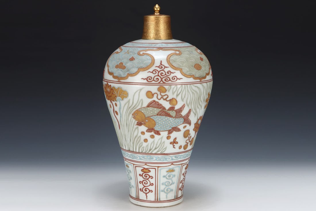 A plum bottle with a gold fish bath pattern - 4