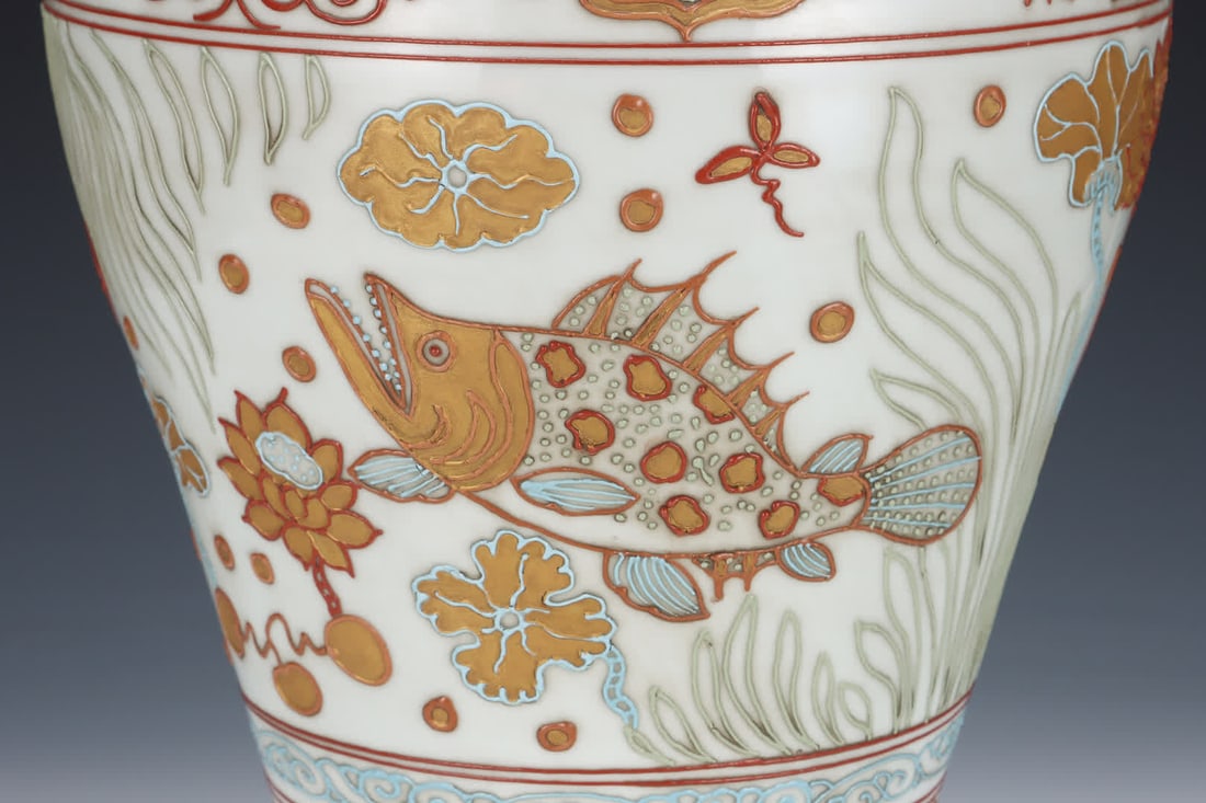A plum bottle with a gold fish bath pattern - 6