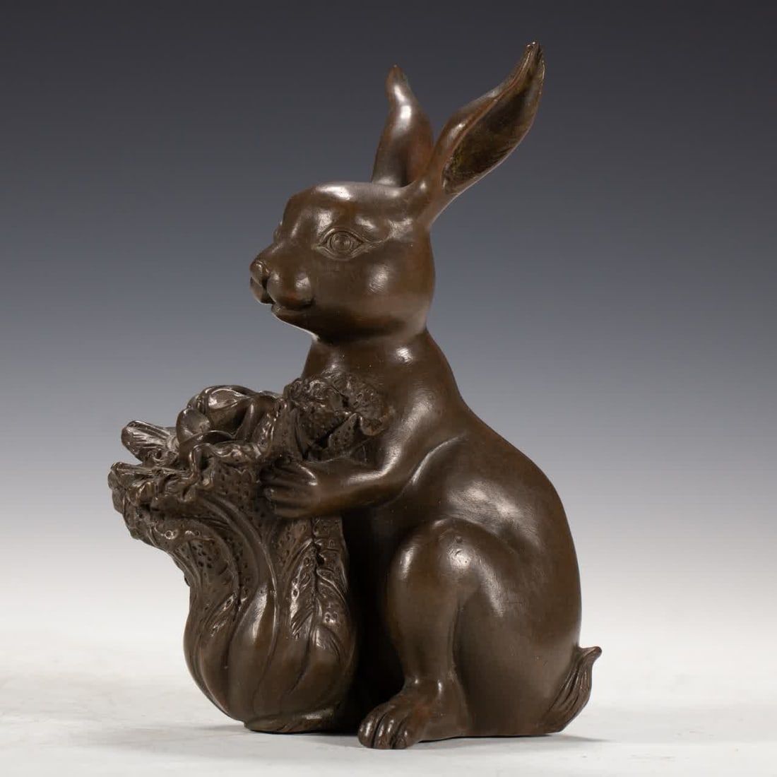 A copper rabbit of the Qing Dynasty: Copper rabbit in the Qing Dynasty SIZE: L:11cm W:7cm H:15cm (The Dimensions Of All Batches Are Manually Measured.If You Need More Detailed Information, Please Contact Our Customer Service Before