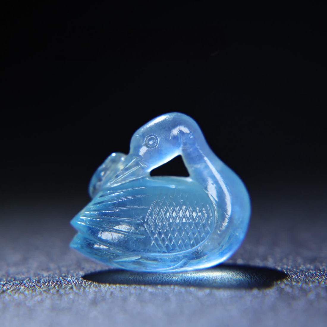 A Han Dynasty aquamarine goose ornament: Han Dynasty aquamarine goose ornament SIZE: 30x26x15mm W:14g (The Dimensions Of All Batches Are Manually Measured.If You Need More Detailed Information, Please Contact Our Customer Service Before Bidd