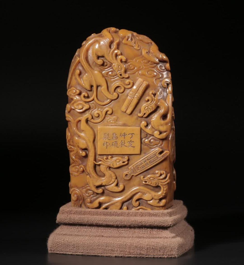 A Qing Dynasty Laoshou Mountain Field Huangshi carving "Group Chi Offering Treasure" seal: Qing Dynasty Lao Shou Mountain Field Huangshi carved "Group Chi Offering Treasure" seal SIZE: Tian Huangshi H: 13.3cm L: 7.7cm W: 8.8cm W: 1042g (The Dimensions Of All Batches Are Manually