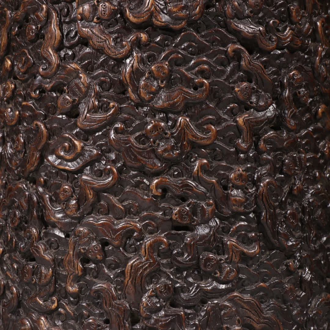 A rosewood bat pattern pen holder - 2