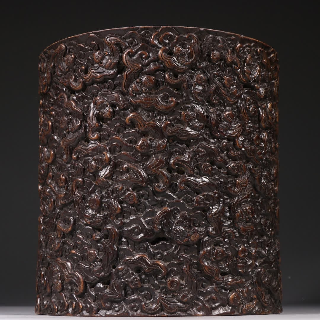 A rosewood bat pattern pen holder - 3