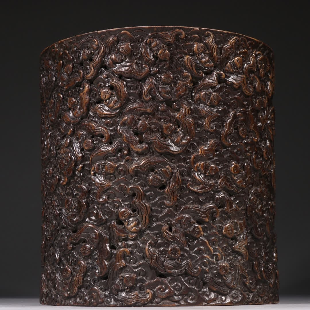 A rosewood bat pattern pen holder - 6