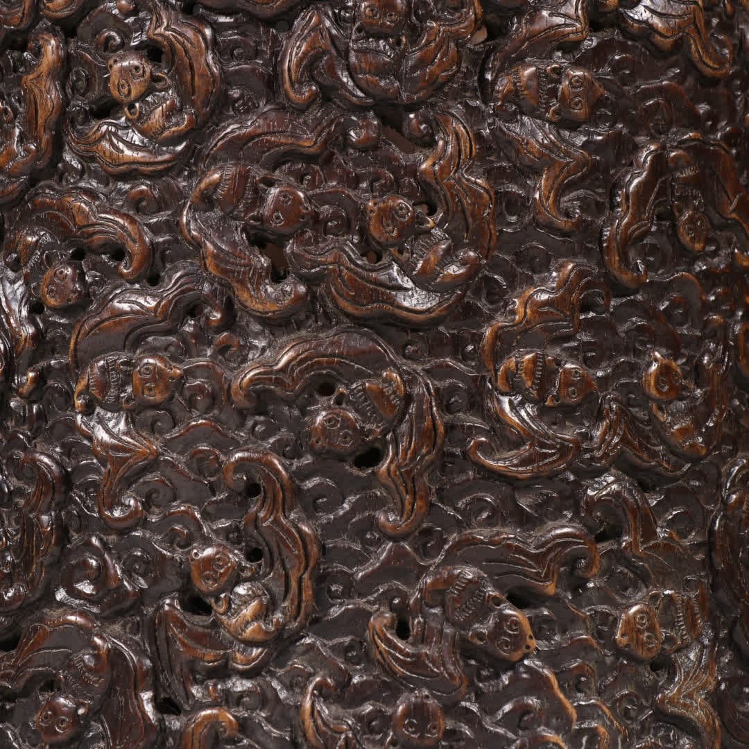 A rosewood bat pattern pen holder - 7