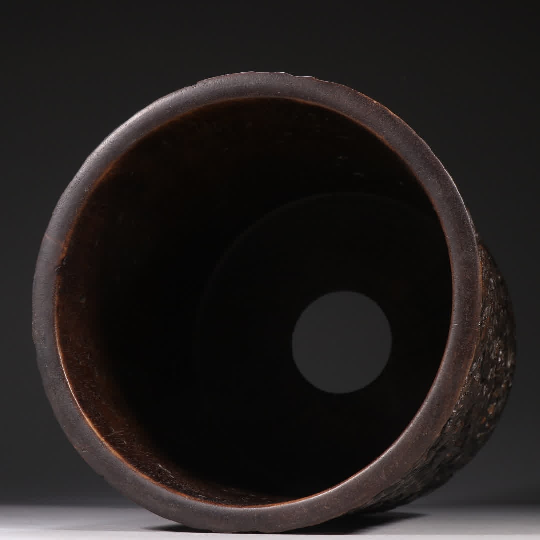 A rosewood bat pattern pen holder - 8