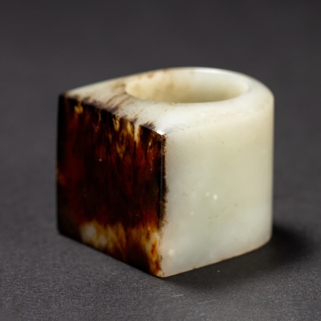 A piece of Qing Dynasty Hetian jade finger: Qing Dynasty Hetian jade finger SIZE: L:3.4cm W:3.5cm H:3cm (The Dimensions Of All Batches Are Manually Measured.If You Need More Detailed Information, Please Contact Our Customer Service Before