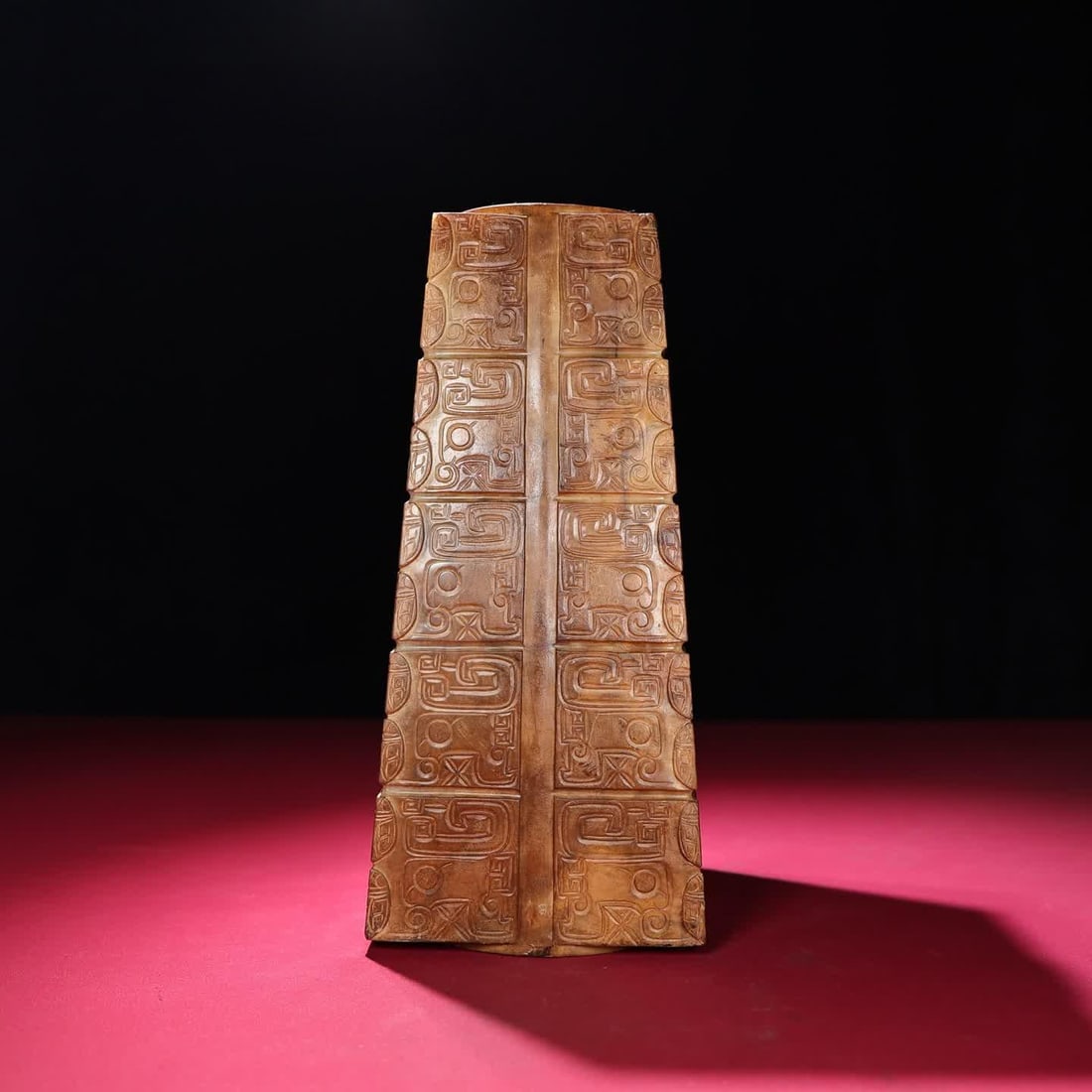 A large jade cong of the Han Dynasty: The large jade cong of the Han Dynasty SIZE: 262x120x116mm (The Dimensions Of All Batches Are Manually Measured.If You Need More Detailed Information, Please Contact Our Customer Service Before