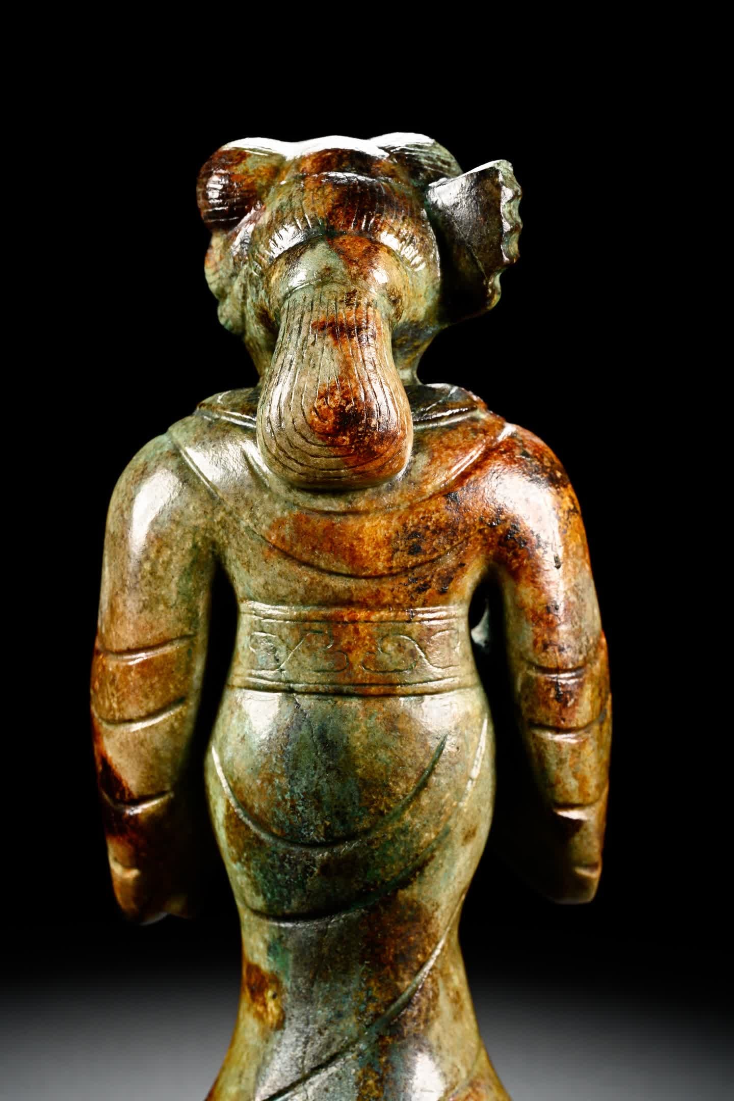 A Han Dynasty jade man - 11