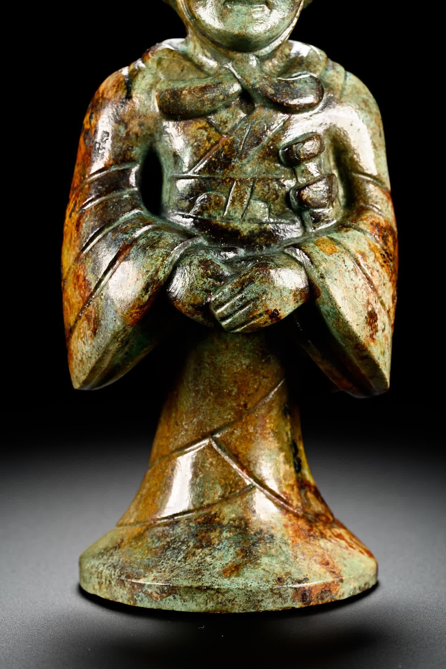 A Han Dynasty jade man - 4