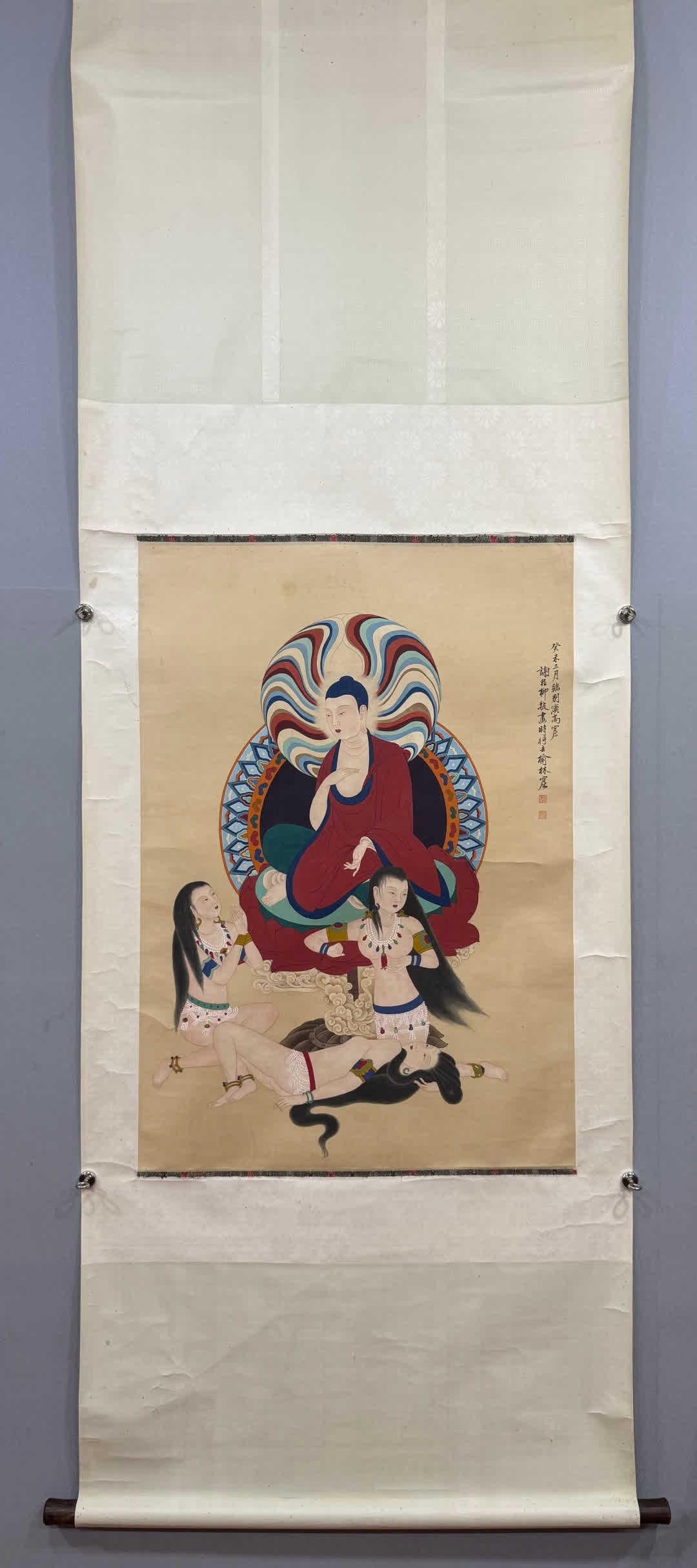 A vertical axis of Xie Zhiliu's silk Buddha statue: Xie Zhiliu's silk Buddha statue vertical axis SIZE: Painting Core66x95cm (The Dimensions Of All Batches Are Manually Measured.If You Need More Detailed Information, Please Contact Our Customer