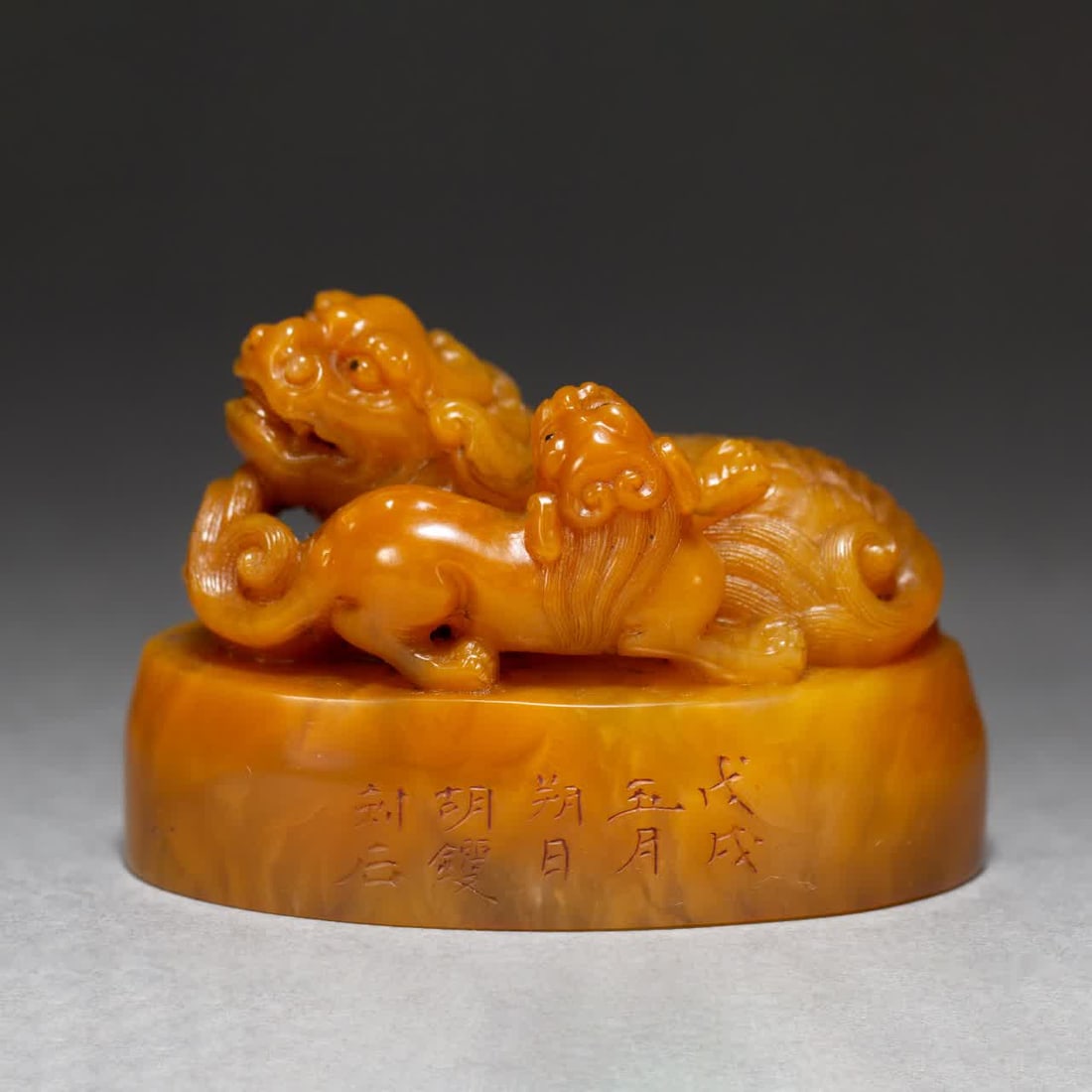 A Qing Dynasty Tian Huang dragon pattern seal: The Tian Huang dragon seal of the Qing Dynasty SIZE: L:6cm W:3.8cm H:4.5cm W:120g (The Dimensions Of All Batches Are Manually Measured.If You Need More Detailed Information, Please Contact Our