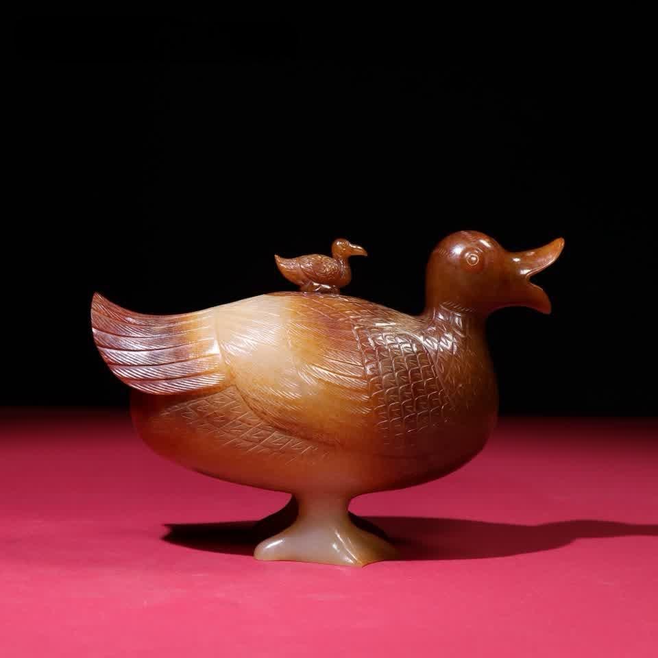 A Han Dynasty white jade clay red jade duck ornament: Han Dynasty white jade soil red jade duck utensils SIZE: 172x79x116mm W:946g (The Dimensions Of All Batches Are Manually Measured.If You Need More Detailed Information, Please Contact Our Customer