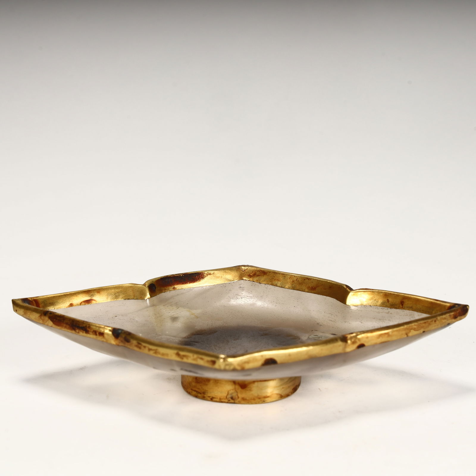 One piece of agate gold-clad flower mouth tray: Agate gold-clad flower mouth tray SIZE: H:2.5cm L:14cm W:9cm W:84.4g (The Dimensions Of All Batches Are Manually Measured.If You Need More Detailed Information, Please Contact Our Customer Service Bef