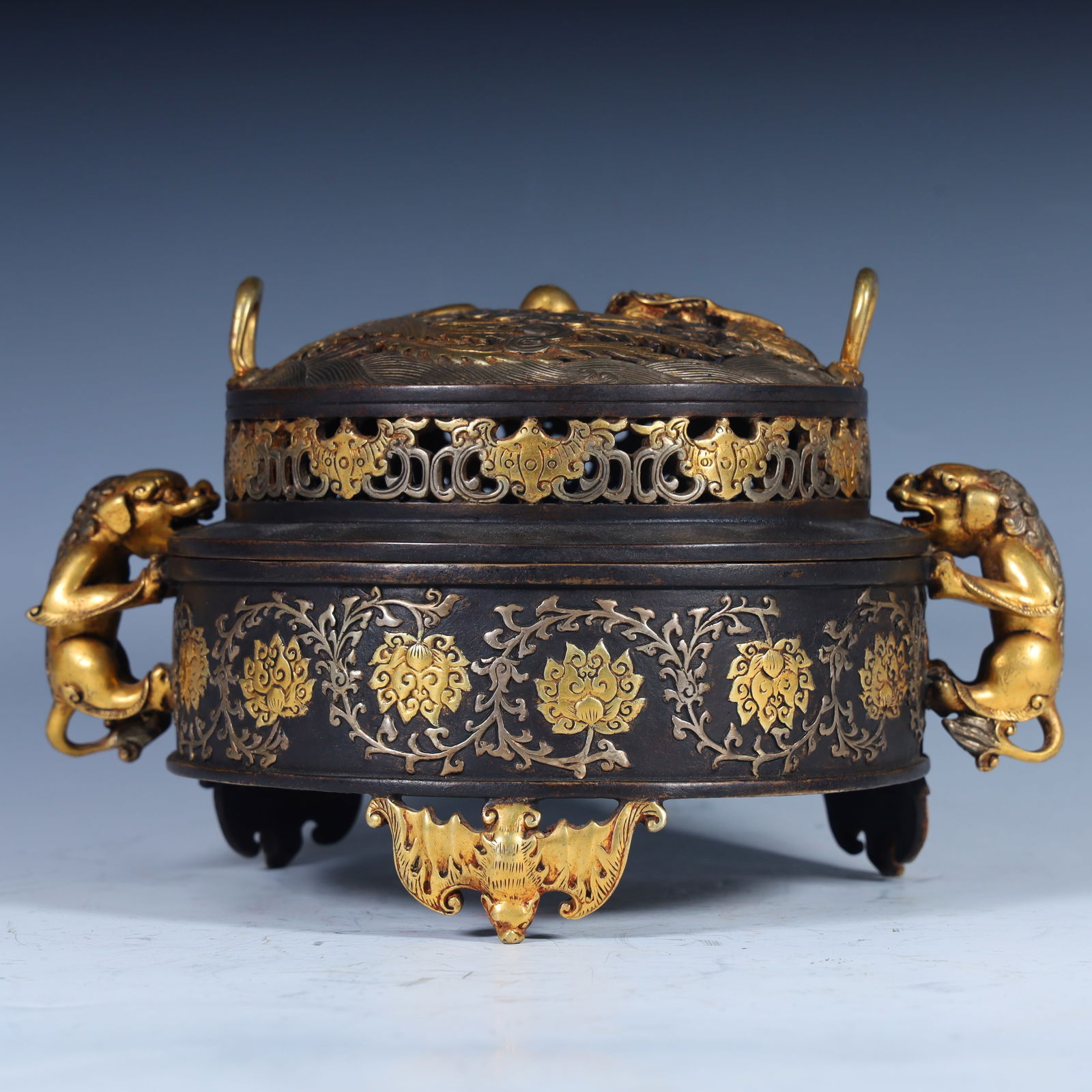 A Qing Dynasty copper-gilt dragon and phoenix pattern incense burner: Qing Dynasty copper gilt dragon and phoenix pattern incense burner SIZE: H:14cm L:24cm W:17cm W:2.9kg (The Dimensions Of All Batches Are Manually Measured.If You Need More Detailed Information, Please