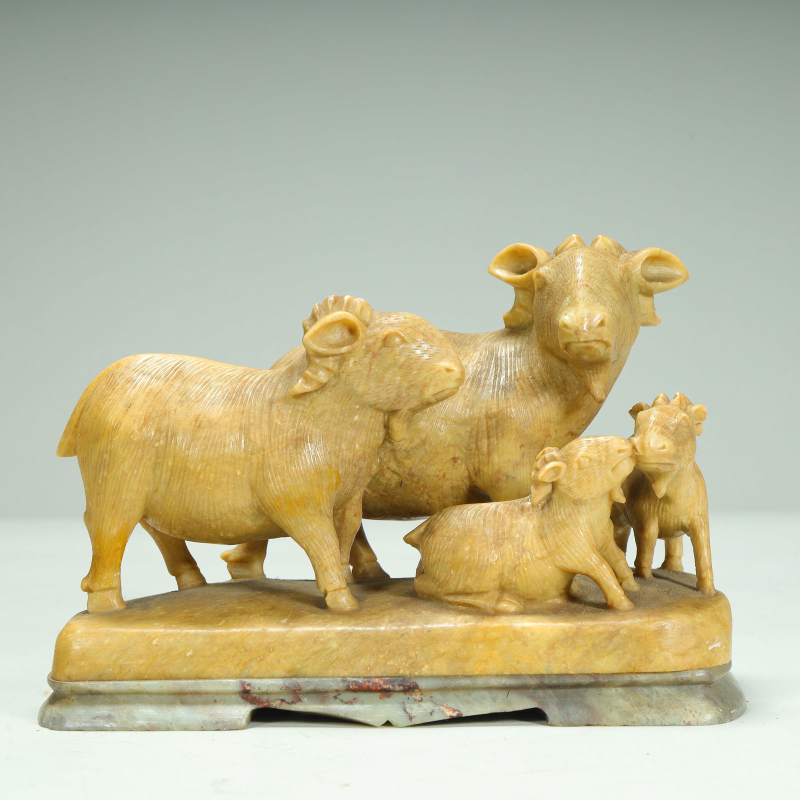 A Shoushan stone three sheep Kaitai ornament: Shoushan stone three sheep Kaitai ornaments SIZE: H:10.5cm L:15cm W:6.5cm W:1020g (The Dimensions Of All Batches Are Manually Measured.If You Need More Detailed Information, Please Contact Our Custome
