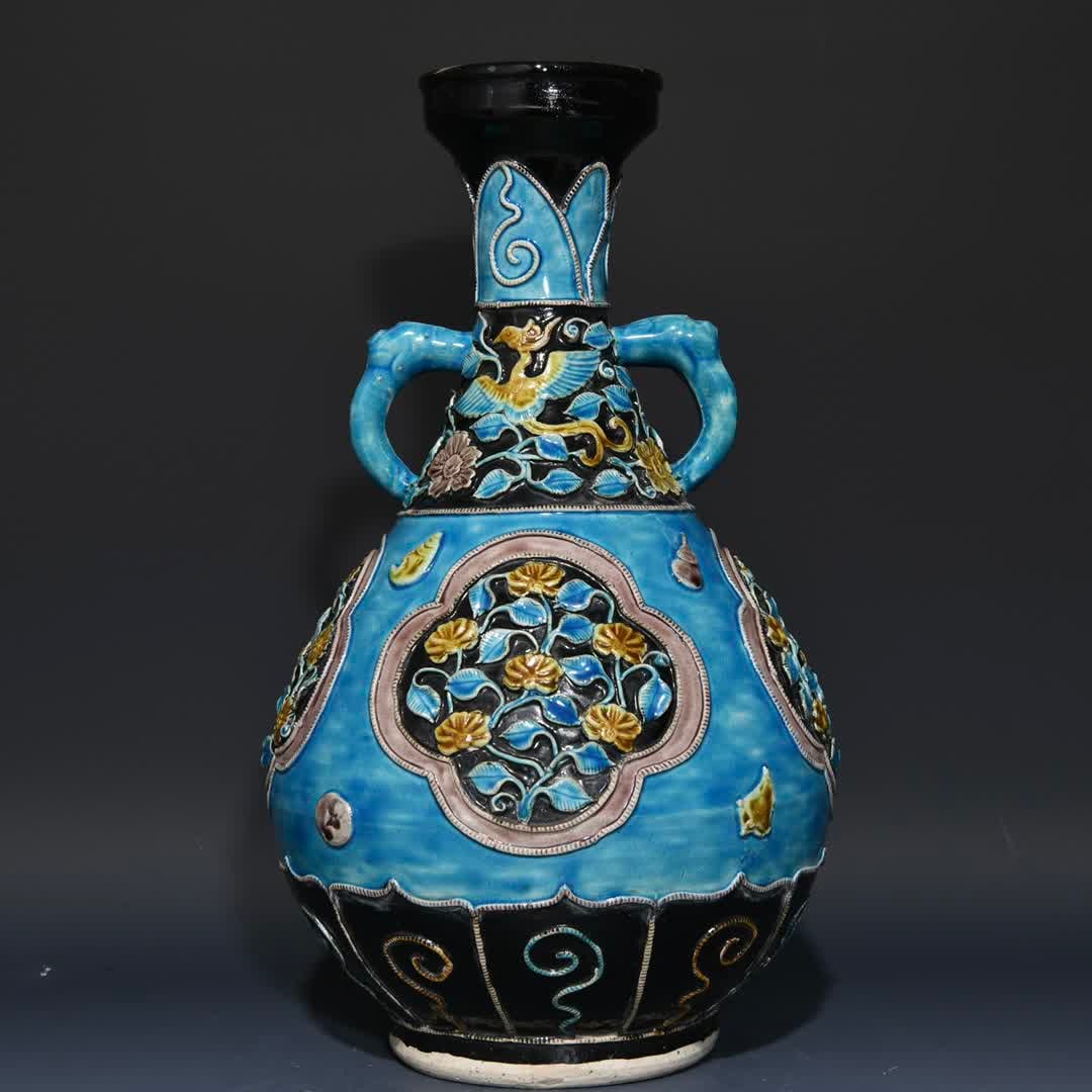 A bright enamel colorful pinched amphora: Bright enamel colorful pinched amphora SIZE: H:34.5cm D:20cm (The Dimensions Of All Batches Are Manually Measured.If You Need More Detailed Information, Please Contact Our Customer Service Before Bidd