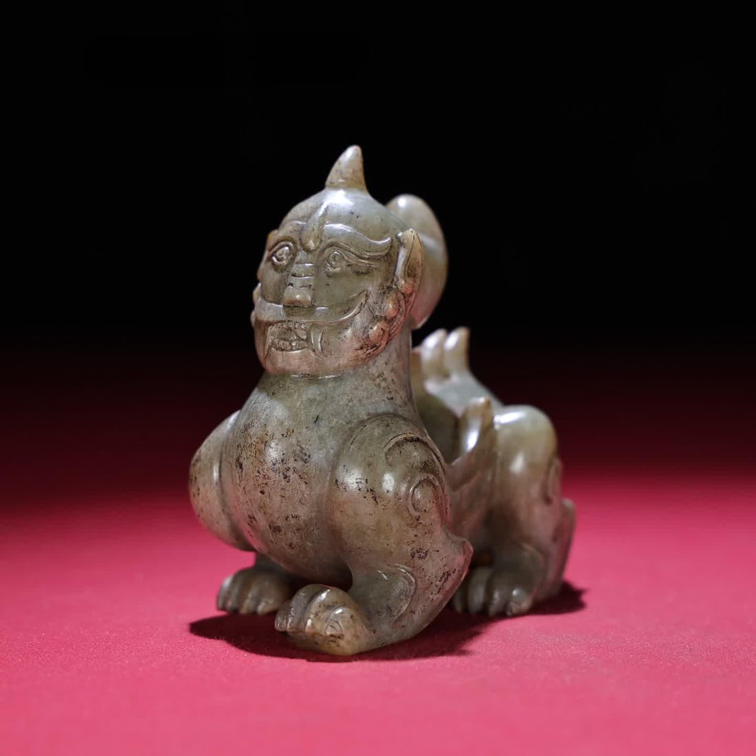 A piece of Han Dynasty jade beast handle: Han Dynasty jade beast handle SIZE: 90x48x82mm W:316g (The Dimensions Of All Batches Are Manually Measured.If You Need More Detailed Information, Please Contact Our Customer Service Before Bidding.)