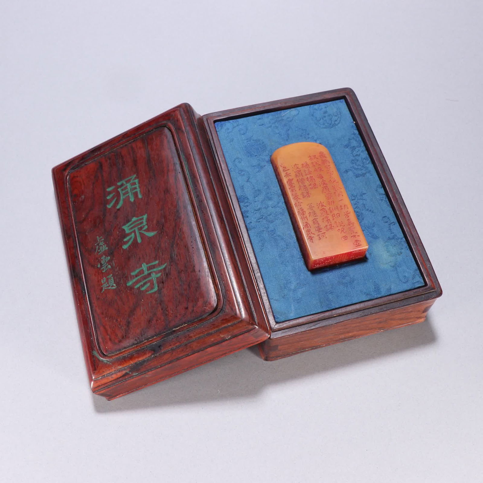 A Tian Huang stone carved poetry seal: Tian Huang stone carved poetry seal SIZE: H:7.9cm W:3.2cm W:200g (The Dimensions Of All Batches Are Manually Measured.If You Need More Detailed Information, Please Contact Our Customer Service Before