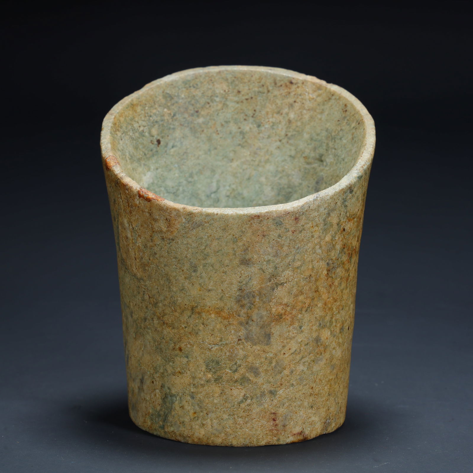 A cultural period jade horseshoe cylinder: Cultural period jade horseshoe cylindrical vessel SIZE: H:14cm L:10.5cm W:10cm W:618.5g (The Dimensions Of All Batches Are Manually Measured.If You Need More Detailed Information, Please Contact