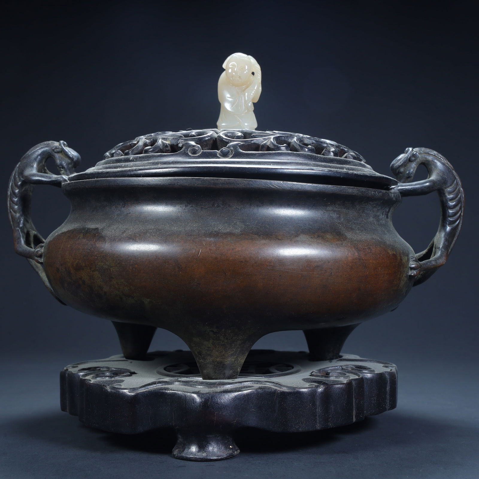 A Qing Dynasty copper-tired jade man button dragon ear aromatherapy: Qing Dynasty copper fetal jade man button dragon ear aromatherapy SIZE: H:24cm L:30cm W:23cm W:6.7kg (The Dimensions Of All Batches Are Manually Measured.If You Need More Detailed Information, Please