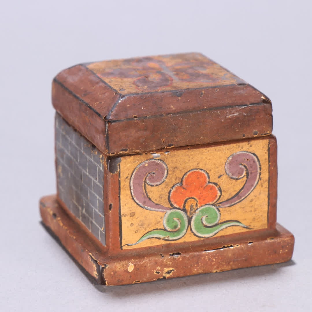 A crystal painted lid box - 5