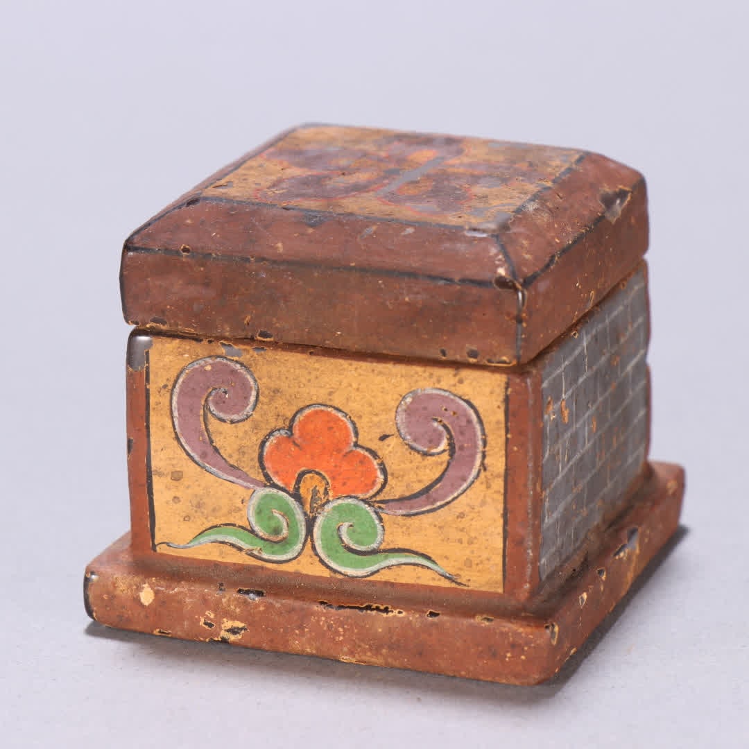 A crystal painted lid box - 6