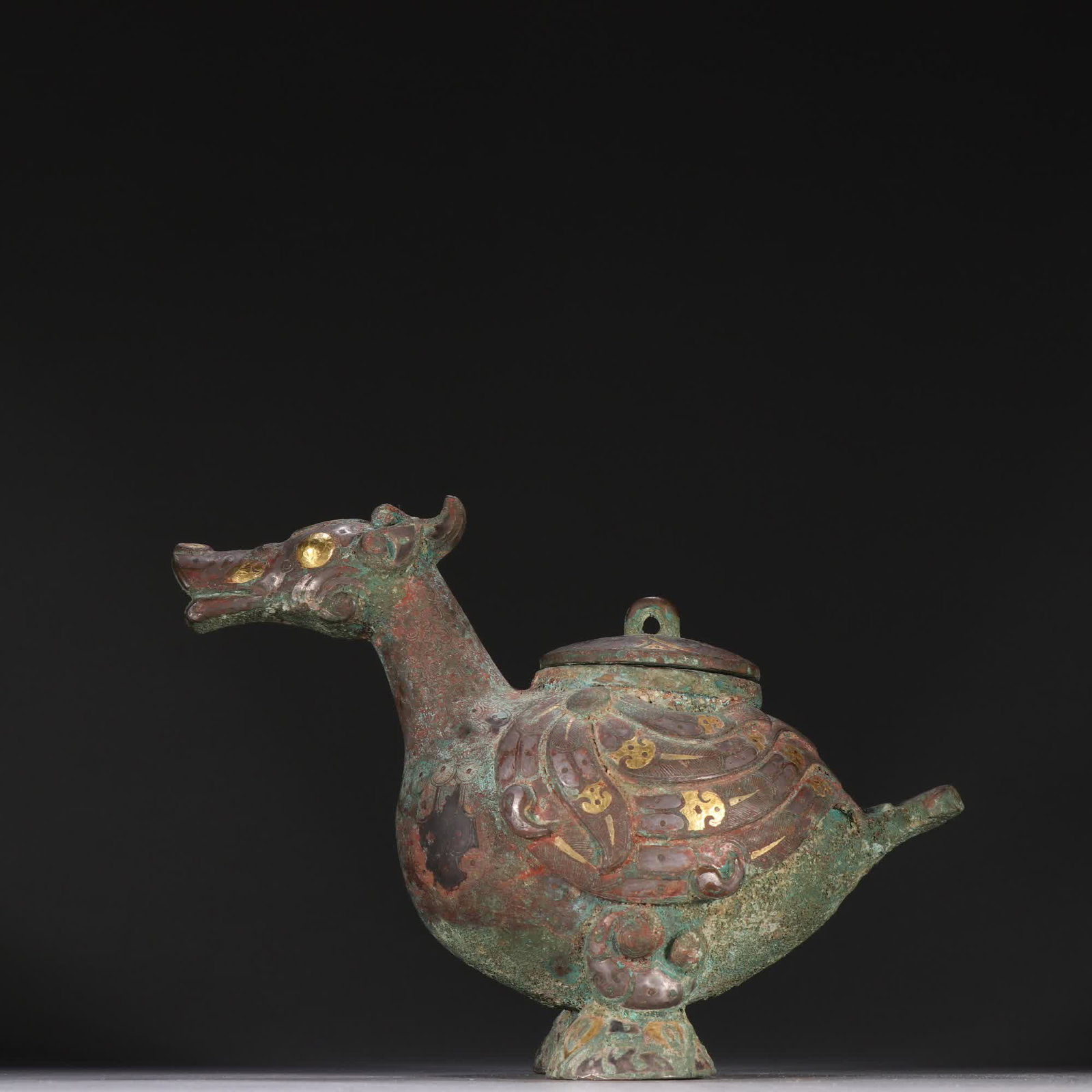 A bronze vessel with gold and silver beast statues: Bronze vessels are made of gold and silver beast statues SIZE: H:14.5cm W:19.7cm W:1370g (The Dimensions Of All Batches Are Manually Measured.If You Need More Detailed Information, Please Contact Our