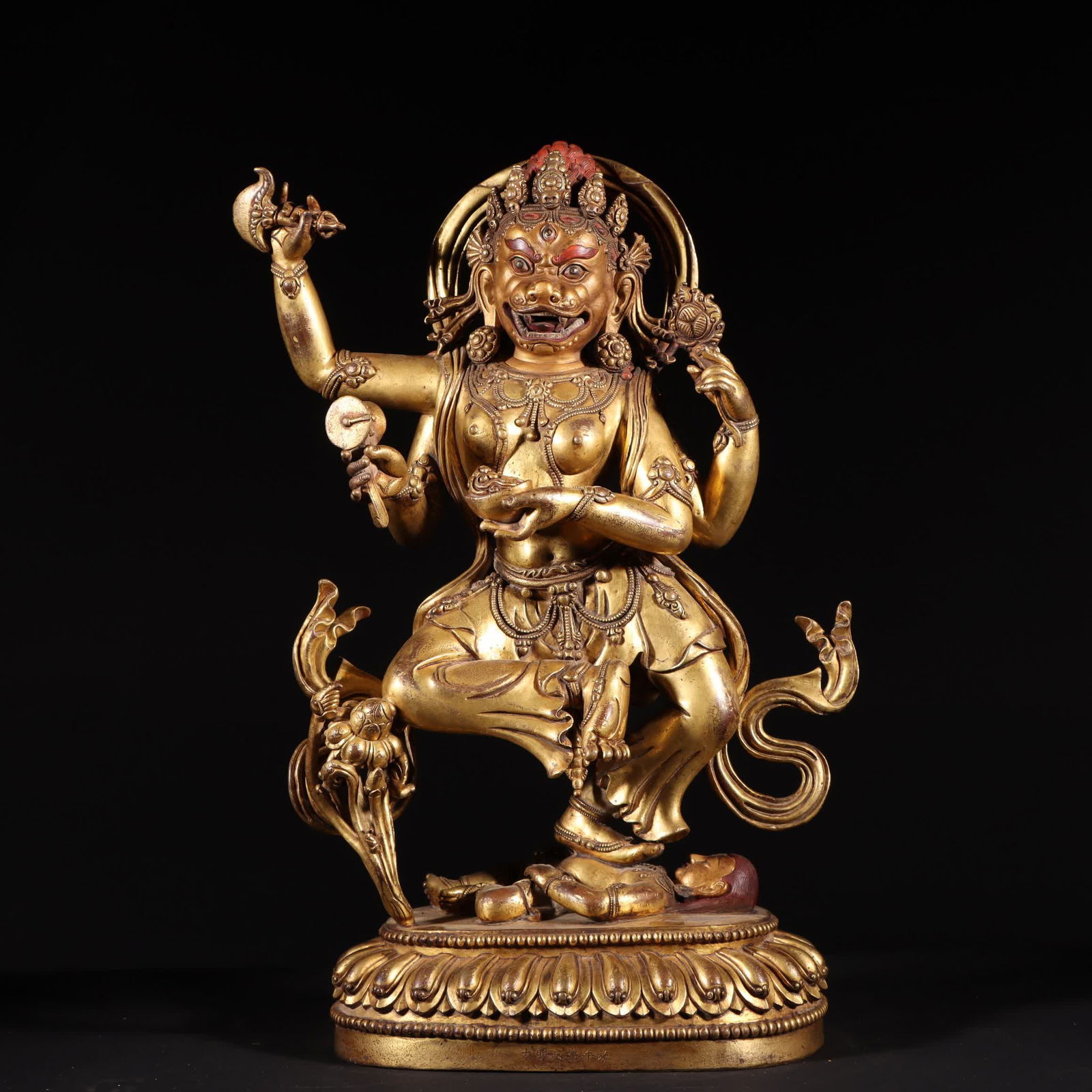 A Tibetan Yongle bronze gilt Buddha statue of the Ming Dynasty: Tibetan Yongle bronze gilt Buddha statue in the Ming Dynasty SIZE: H:40cm W:28cm W:8543g (The Dimensions Of All Batches Are Manually Measured.If You Need More Detailed Information, Please Contact Our