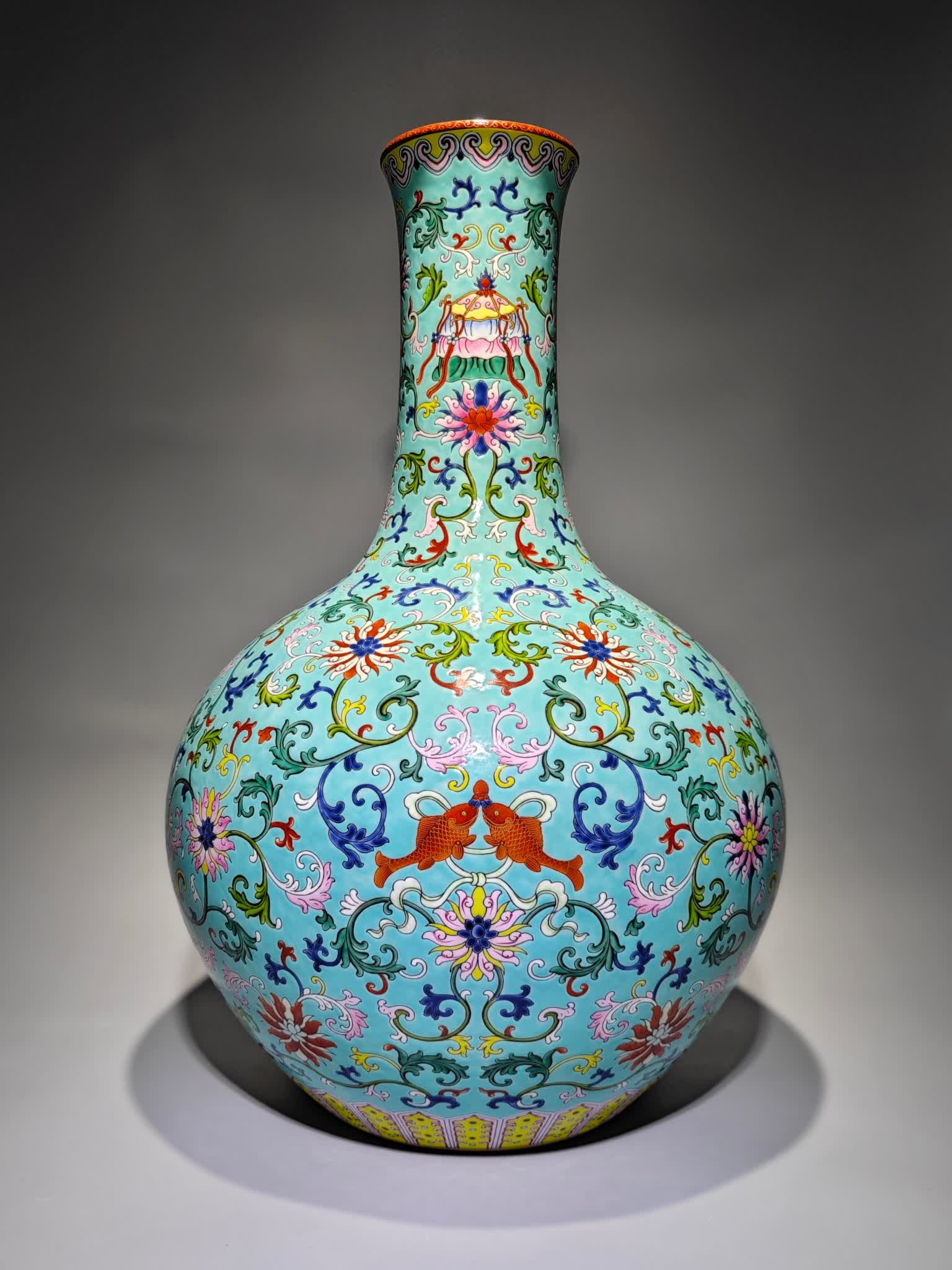 A Qianlong era of the Qing Dynasty enamel colored turquoise green lotus support eight treasure: Qianlong year of the Qing Dynasty enamel colored turquoise green lotus support eight treasure heavenly ball vase SIZE: H: 56cm Belly D: 37cm (The Dimensions Of All Batches Are Manually Measured.If You