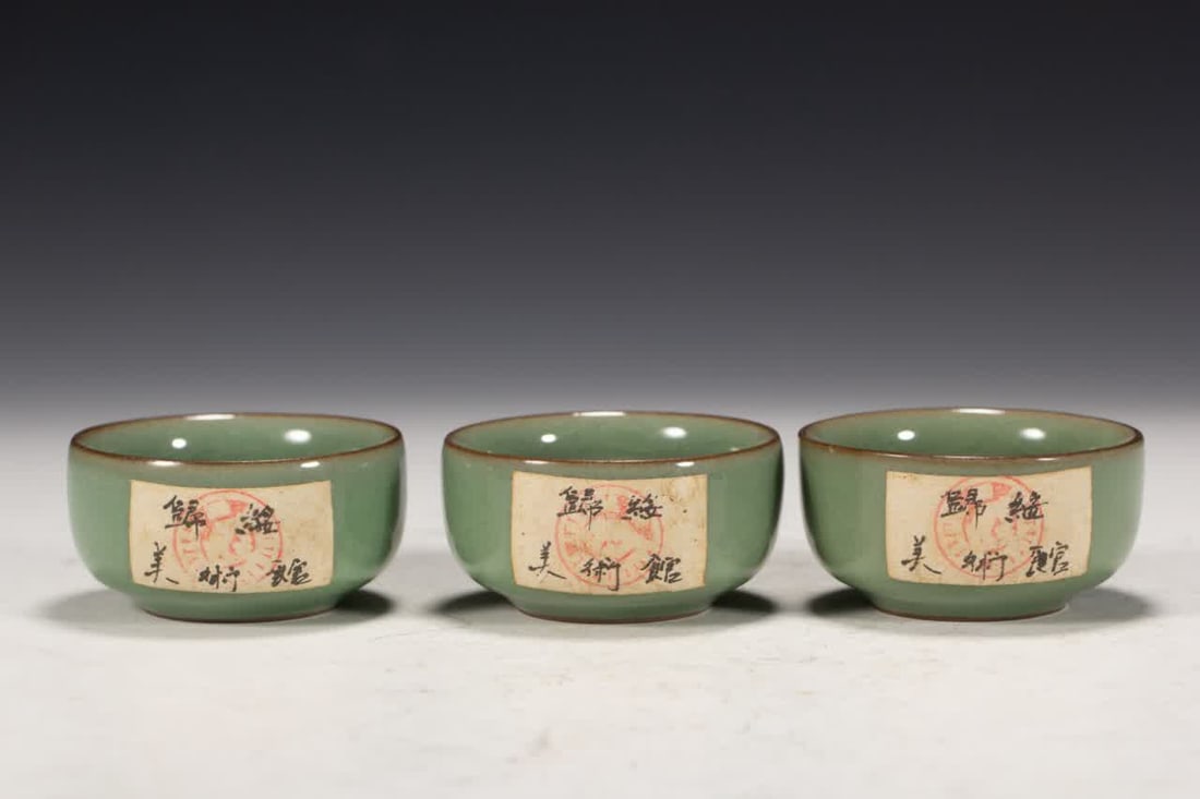A set of Song Dynasty Longquan Cups: Song Dynasty Longquan Cup SIZE: L:6.3cm W:6.3cm H:3.2cm (The Dimensions Of All Batches Are Manually Measured.If You Need More Detailed Information, Please Contact Our Customer Service Before Bidding.)
