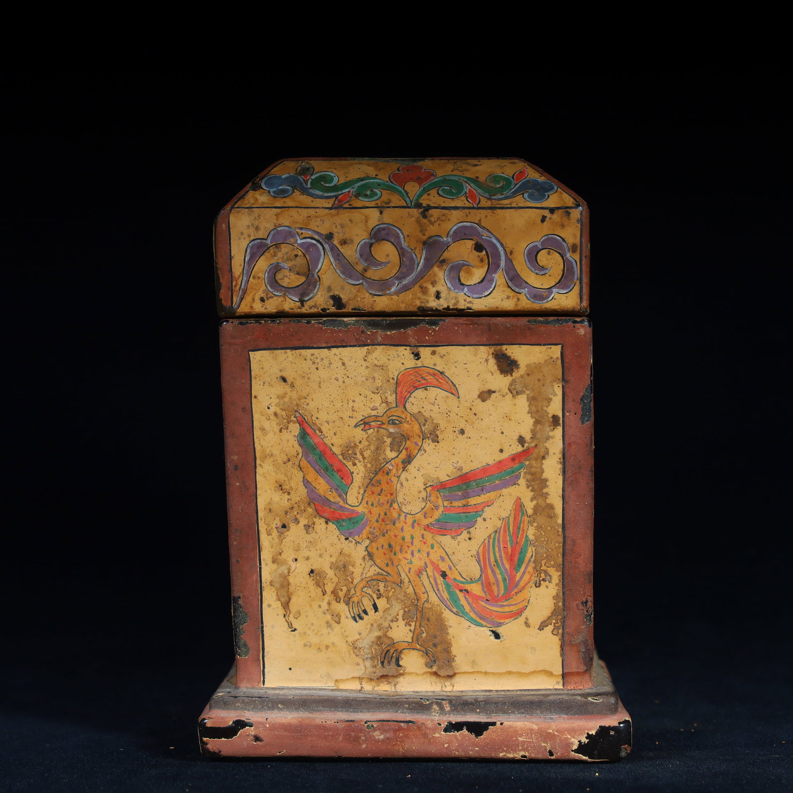A Tang Dynasty glazed painted phoenix bird box: Tang Dynasty glazed painted phoenix bird box SIZE: H:15cm L:11cm W:11cm W:1.8kg (The Dimensions Of All Batches Are Manually Measured.If You Need More Detailed Information, Please Contact Our Customer