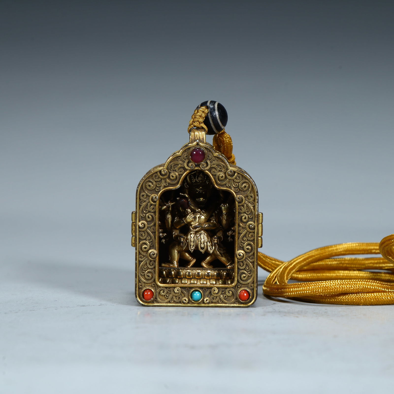 A Qing Dynasty six-armed Mahakala pure copper carved Gawu box pendant: Qing Dynasty six-armed Mahagala pure copper fine carved Gawu box pendant SIZE: H:5.5cm L:4cm W:2.7cm W:96g (The Dimensions Of All Batches Are Manually Measured.If You Need More Detailed Information, P
