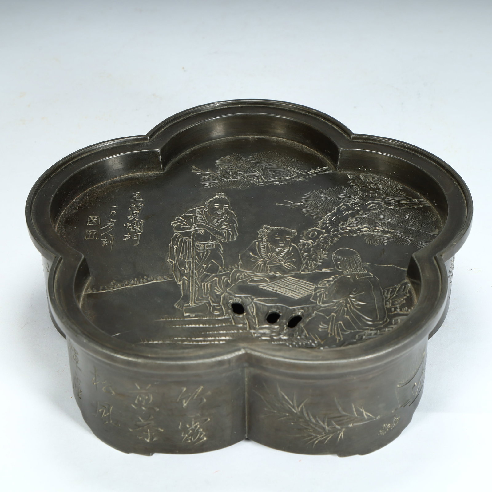 A late Qing tin begonia-shaped figure pattern tea boat: Late Qing tin begonia-shaped figure pattern tea boat SIZE: H:6cm L:20cm W:20cm W:1.9kg (The Dimensions Of All Batches Are Manually Measured.If You Need More Detailed Information, Please Contact Our Cu