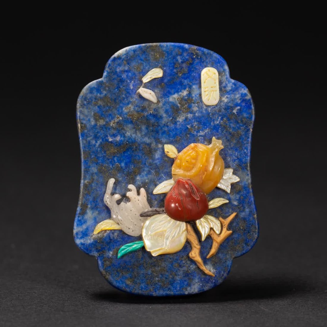 A lapis lazuli plaque from the Qing Dynasty: Lapis lazuli of the Qing Dynasty SIZE: L:6.5cm W:5cm W:60g (The Dimensions Of All Batches Are Manually Measured.If You Need More Detailed Information, Please Contact Our Customer Service Before Biddin