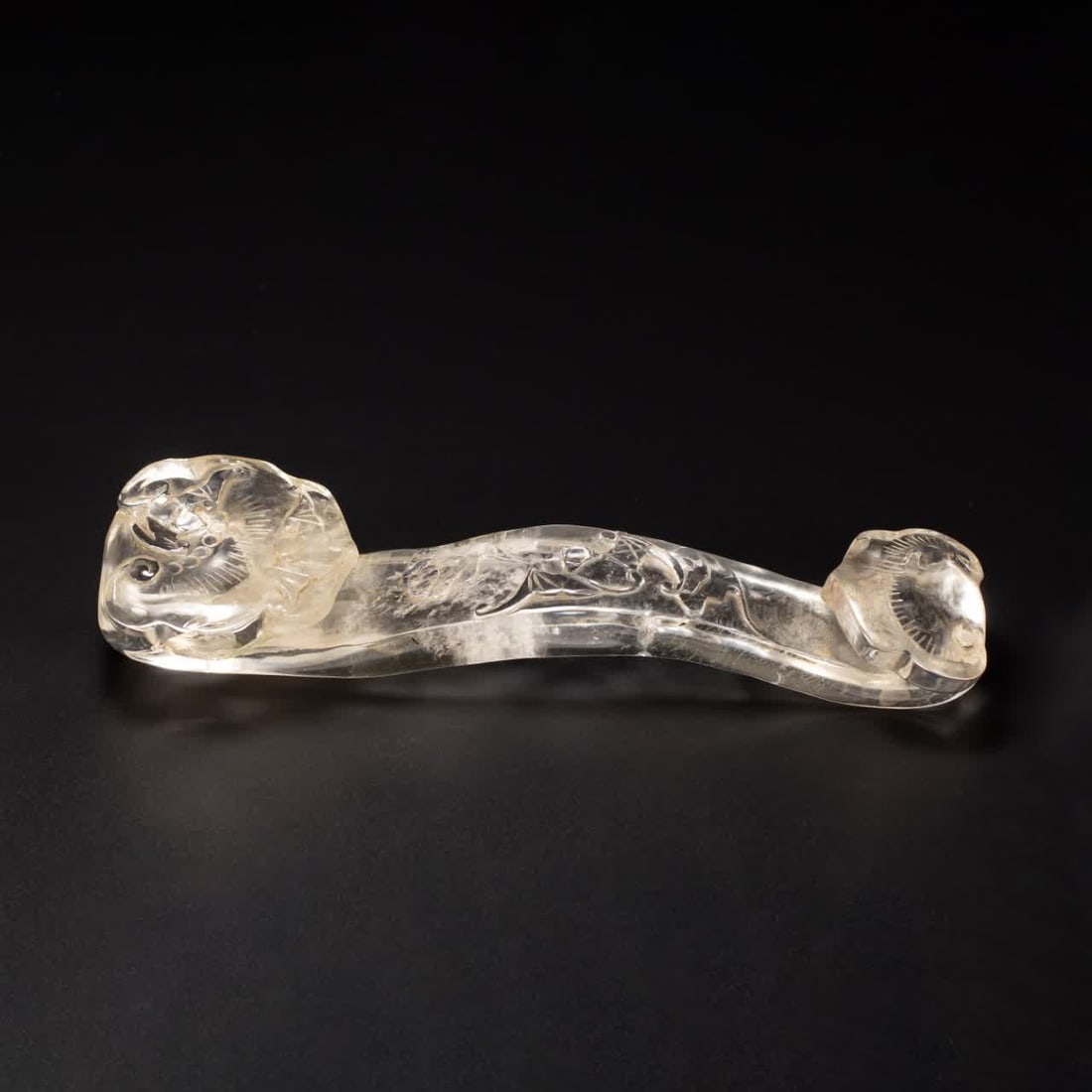 A crystal ruyi of the Qing Dynasty: Crystal ruyi in the Qing Dynasty SIZE: L:20.6cm W:6.5cm H:4cm (The Dimensions Of All Batches Are Manually Measured.If You Need More Detailed Information, Please Contact Our Customer Service Before Bid