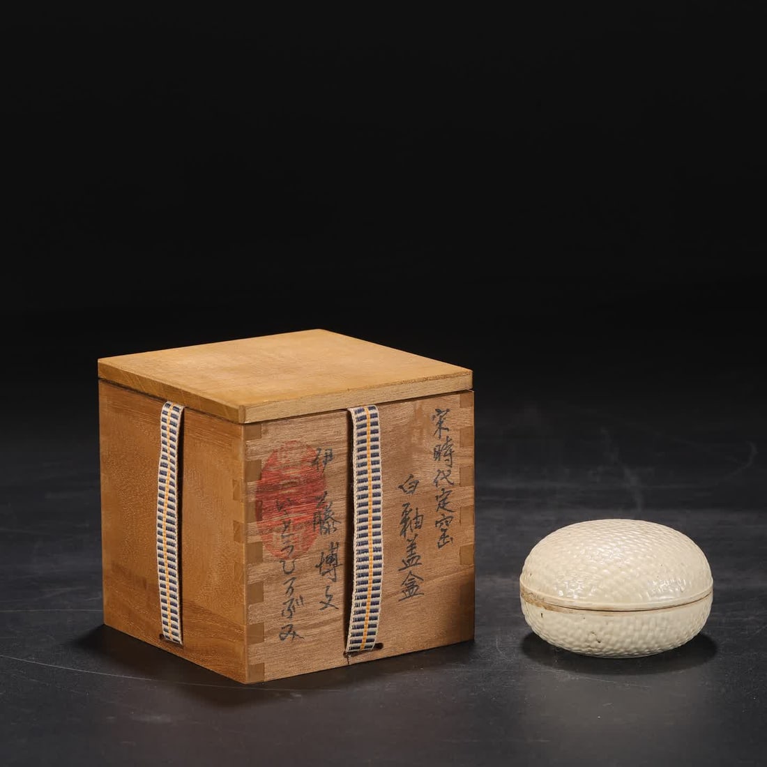 A Northern Song Dynasty Ding kiln white glazed lid box: Northern Song Dynasty Ding kiln white glaze lid box SIZE: H:5.5cm mouthD:7.5cm (The Dimensions Of All Batches Are Manually Measured.If You Need More Detailed Information, Please Contact Our Customer S