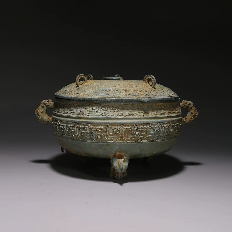 A bronze three-legged cauldron - 8