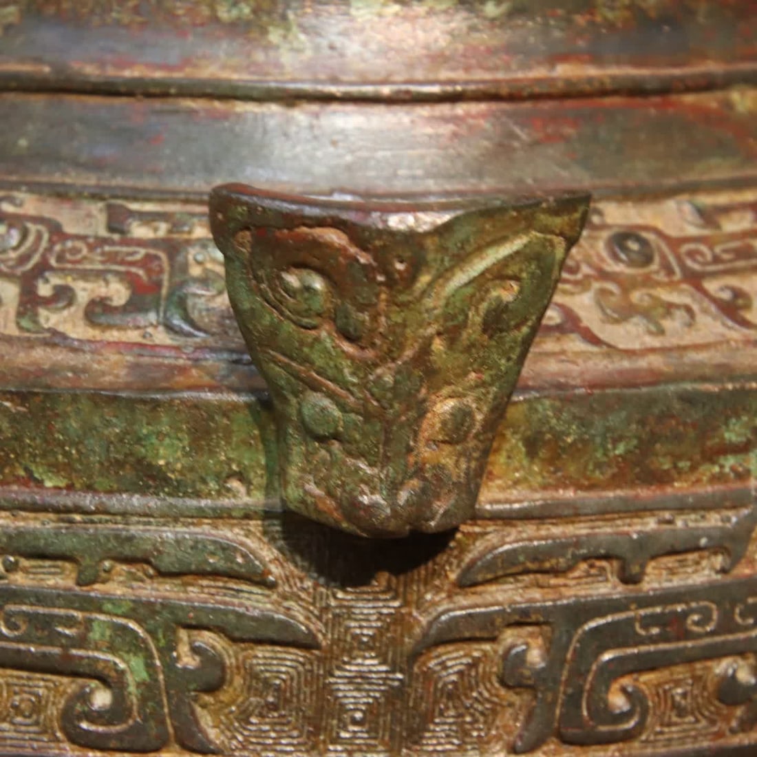 A bronze jar - 4