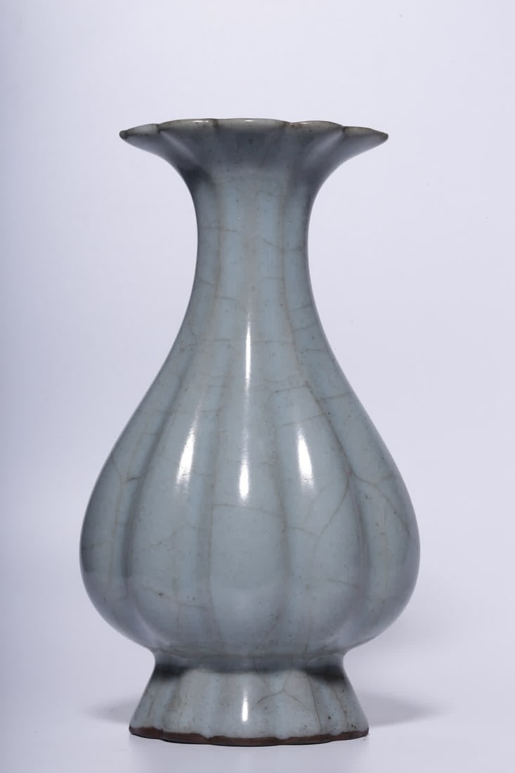A Longquan official begonia bottle - 2
