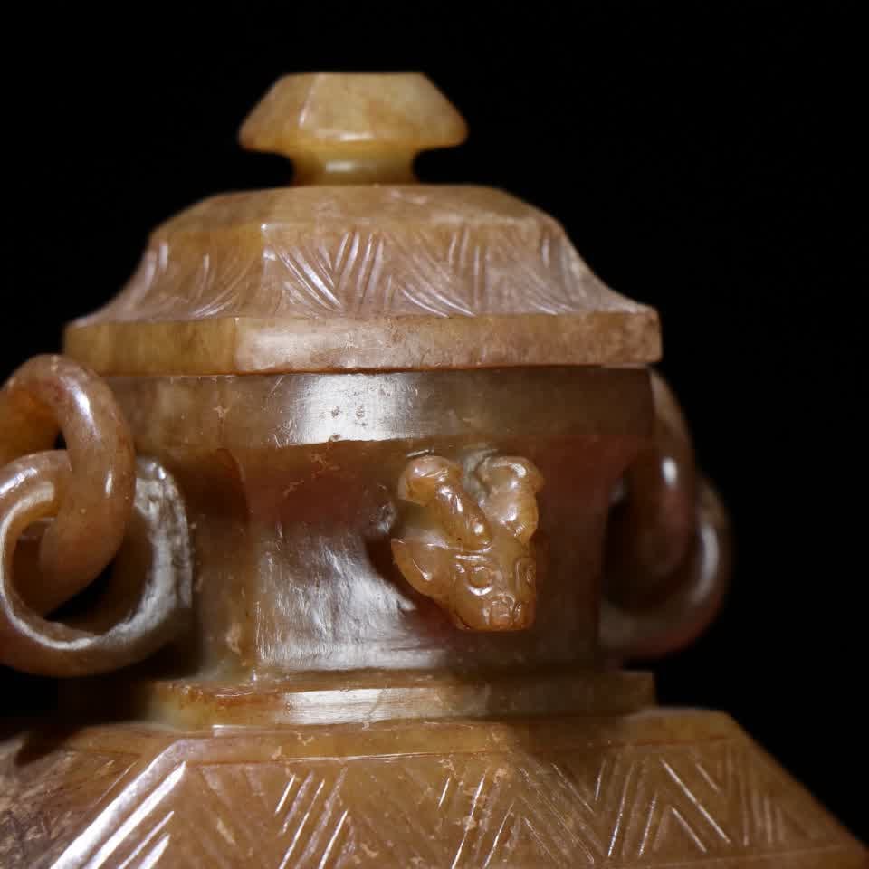 A Han Dynasty jade integral lifting beam bottle - 5