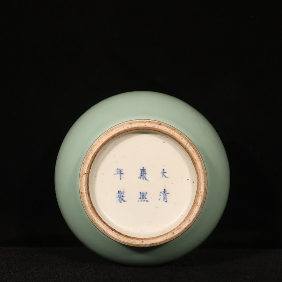 A Qing Kangxi bean celadon slag bucket - 9